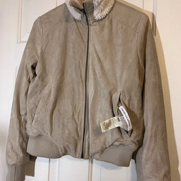 cupcakes & cashmere Reversible Taupe Faux Suede: Sherpa Bomber Jacket - Picture 5 of 6